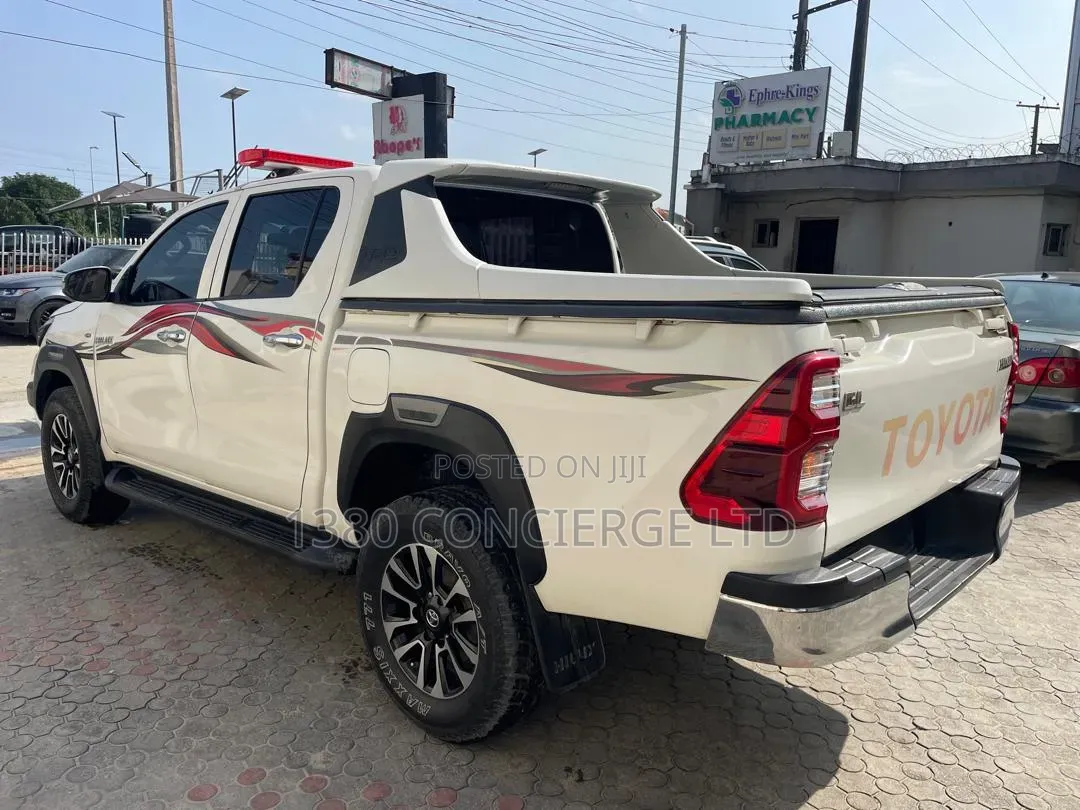 Toyota Hilux 2018 White