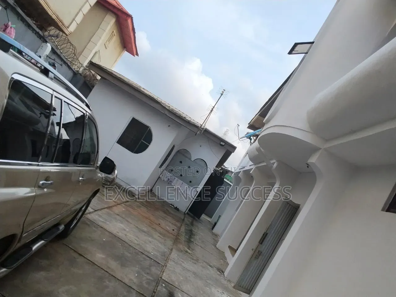 3bdrm Block of Flats in Abaranje Ikotun for sale
