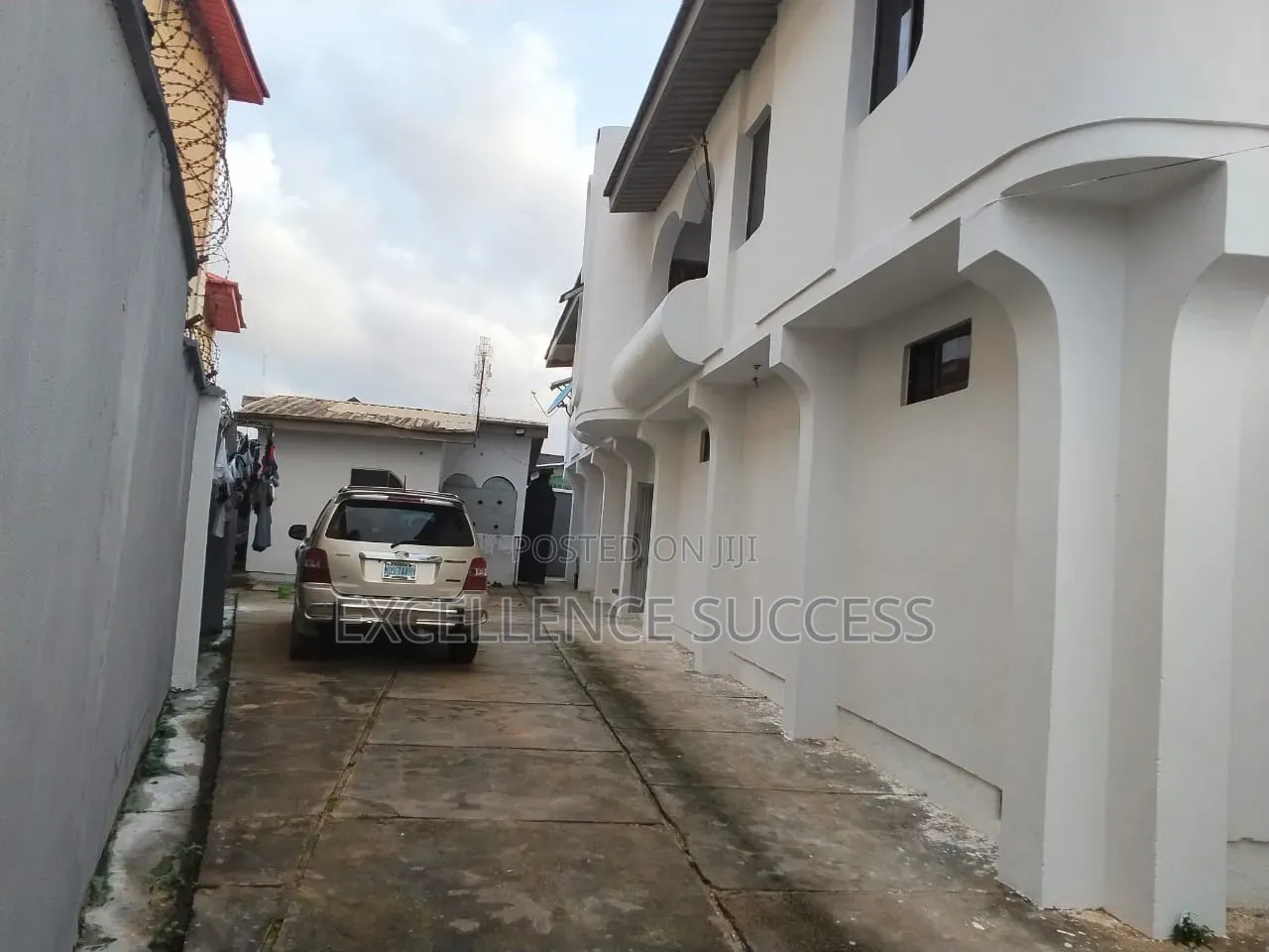 3bdrm Block of Flats in Abaranje Ikotun for sale