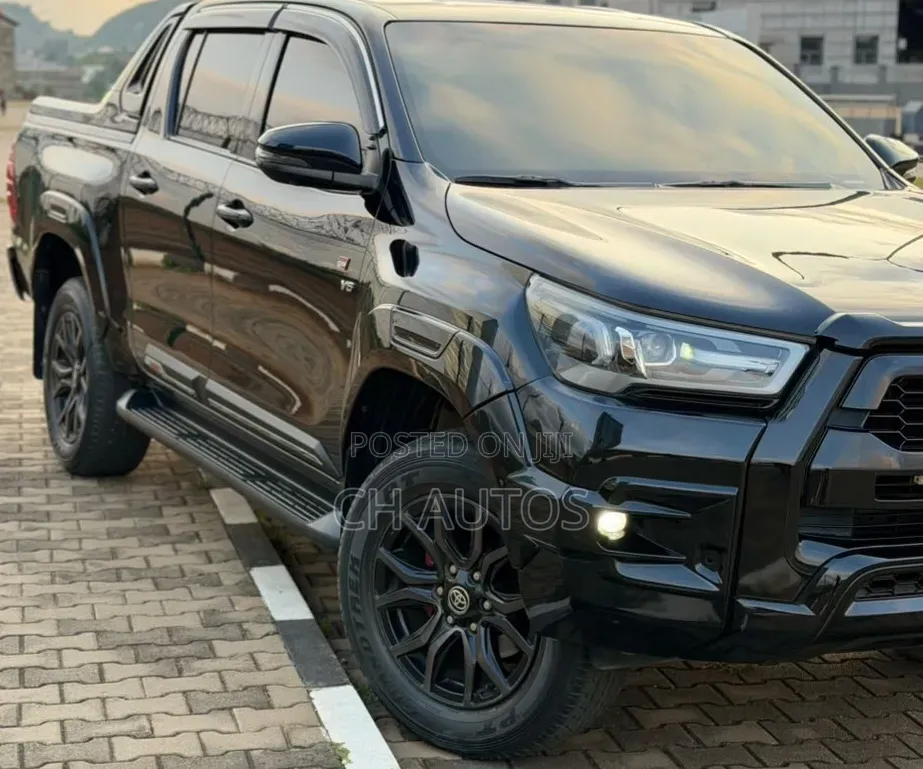 Toyota Hilux 2023 Black
