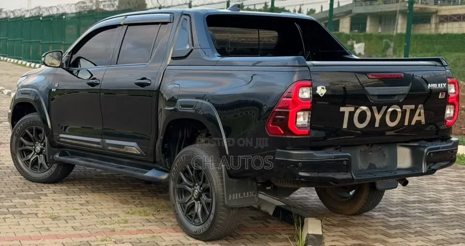 Toyota Hilux 2023 Black