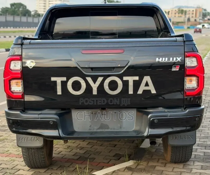 Toyota Hilux 2023 Black