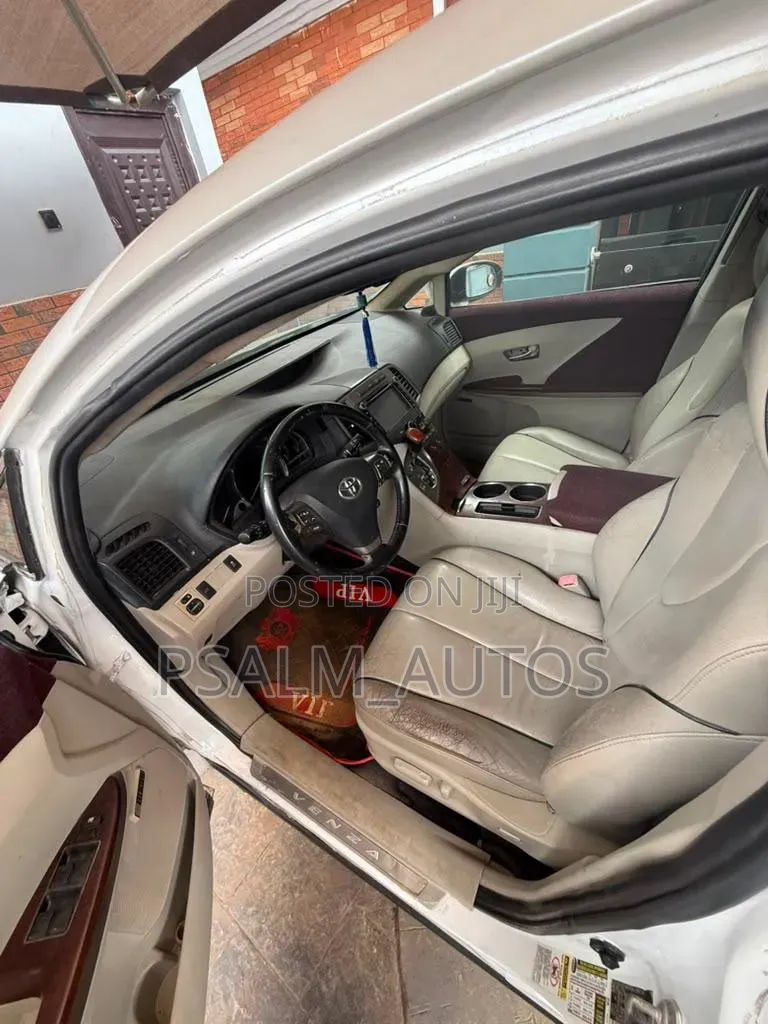 Toyota Venza V6 AWD 2010 White