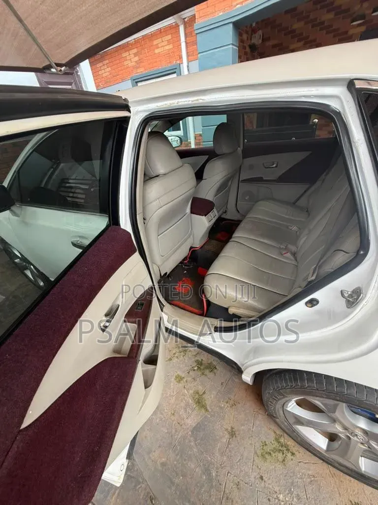 Toyota Venza V6 AWD 2010 White