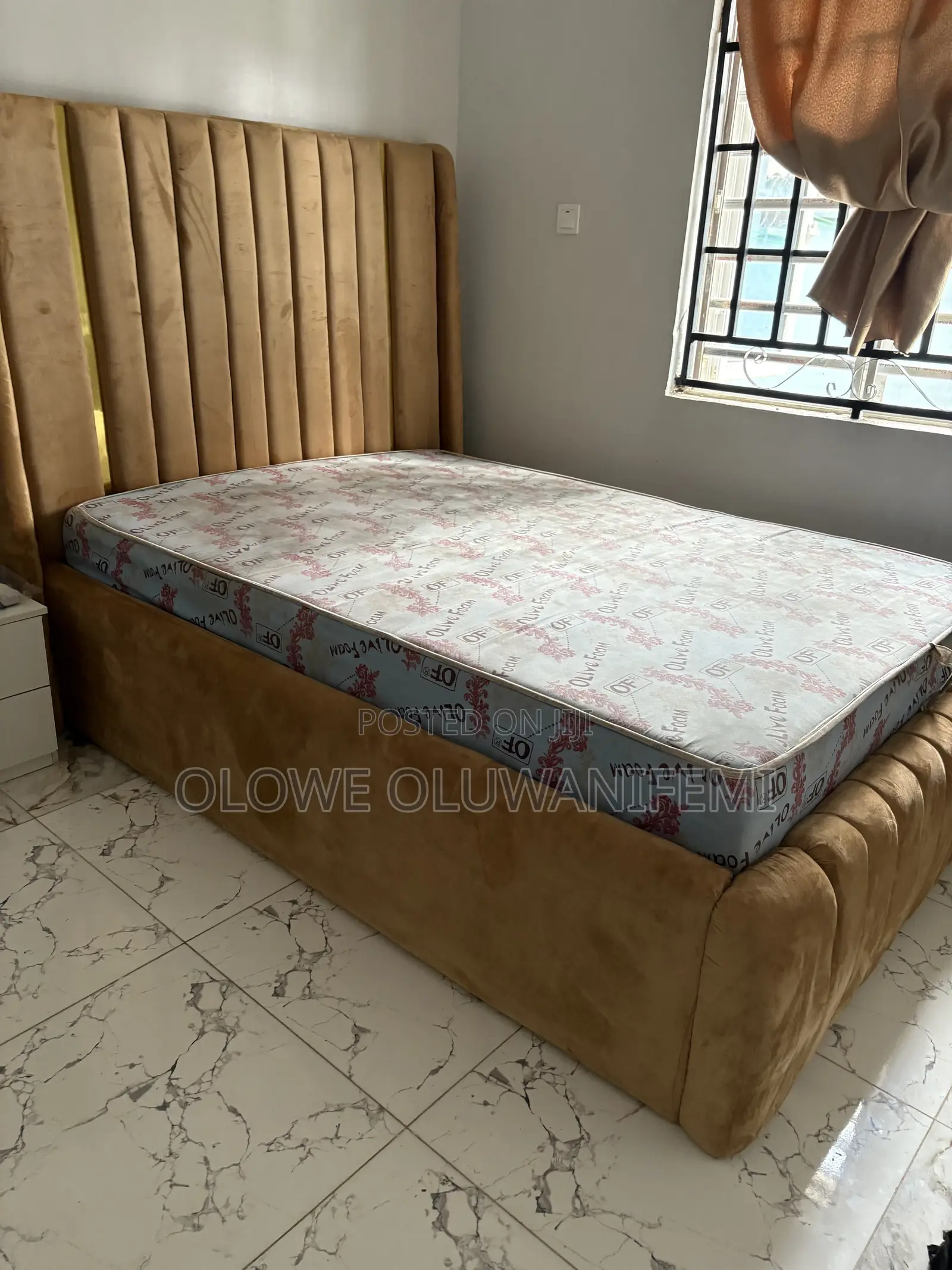 4 and Half Bedframe Padded Design