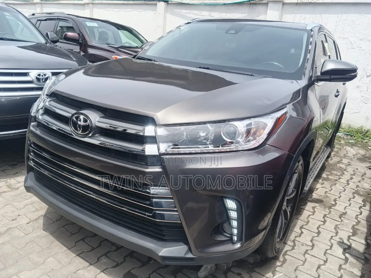 Toyota Highlander XLE 4x4 V6 (3.5L 6cyl 8A) 2017 Gray