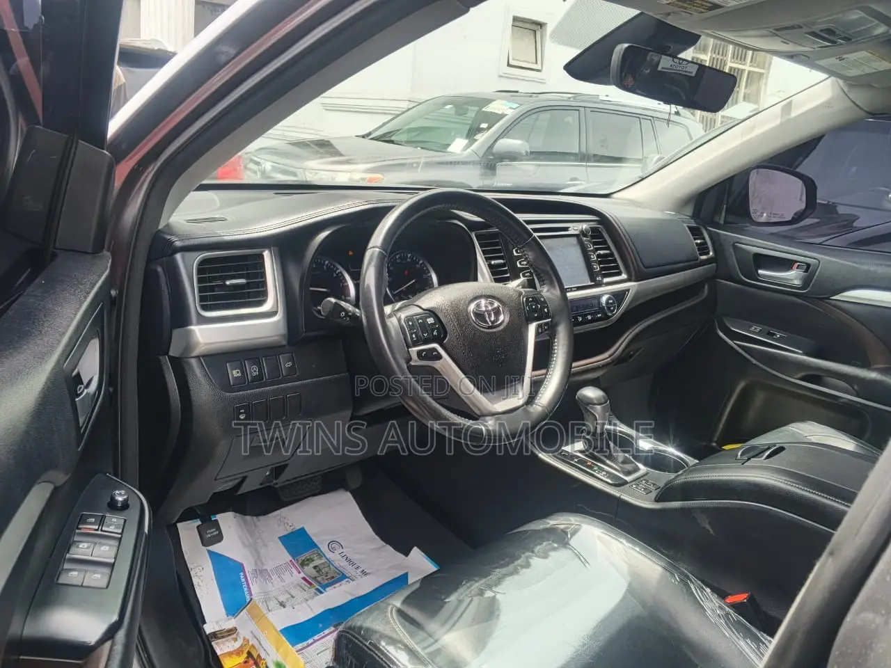 Toyota Highlander XLE 4x4 V6 (3.5L 6cyl 8A) 2017 Gray