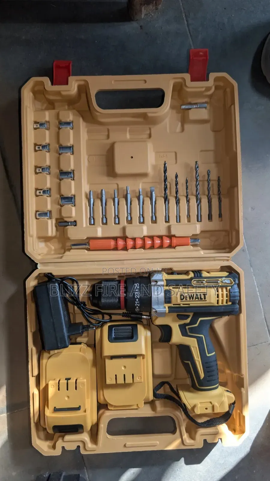 Drilling Machine (DeWalt) Battery Type