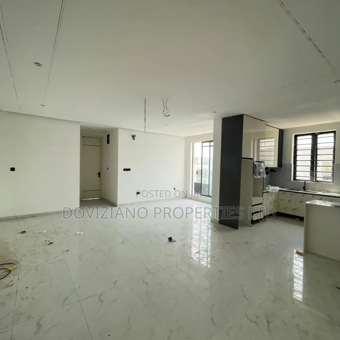 2bdrm Apartment in Lekki Phase 1 for sale