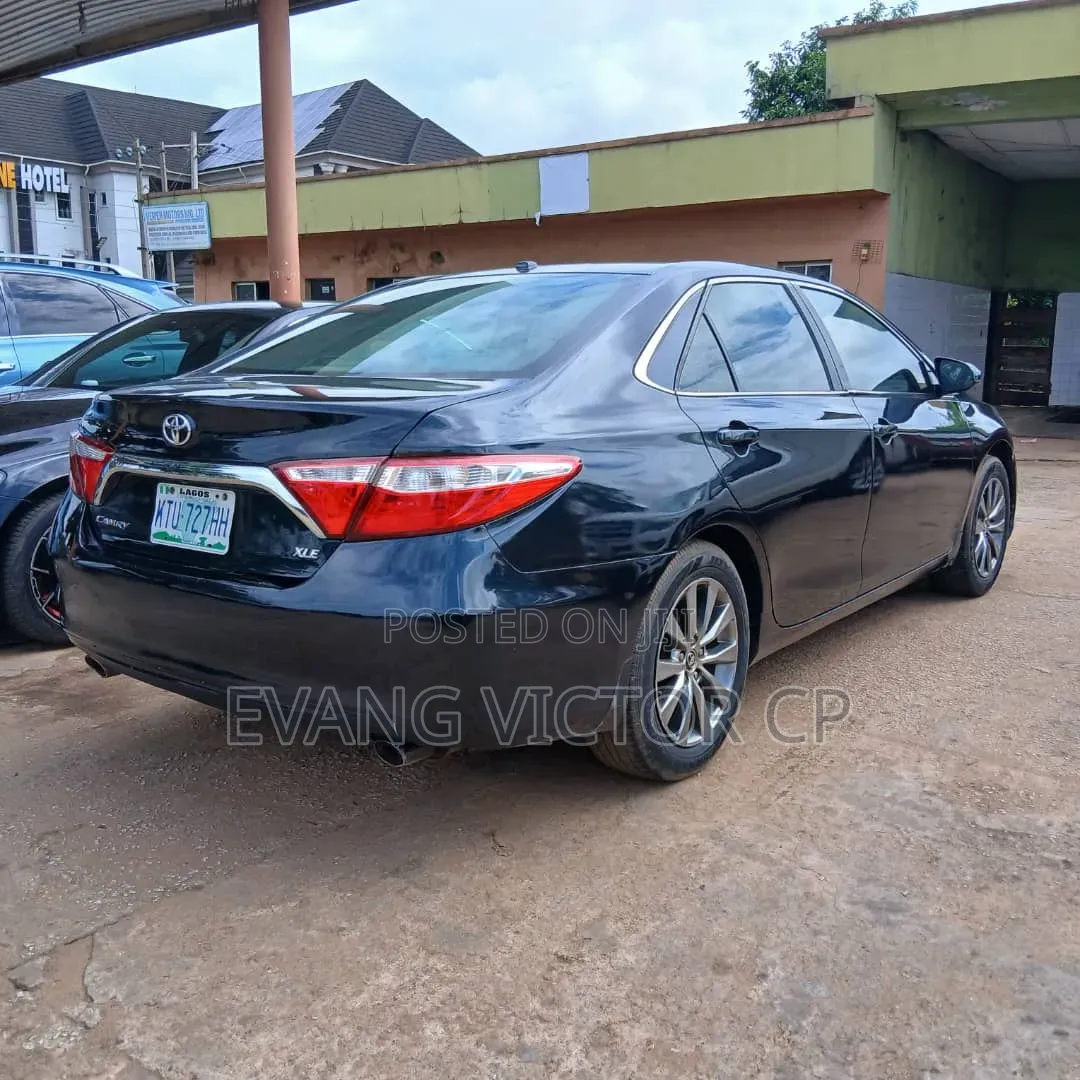 Toyota Camry XLE 4dr Sedan (3.5L 6cyl 6A) 2015 Blue