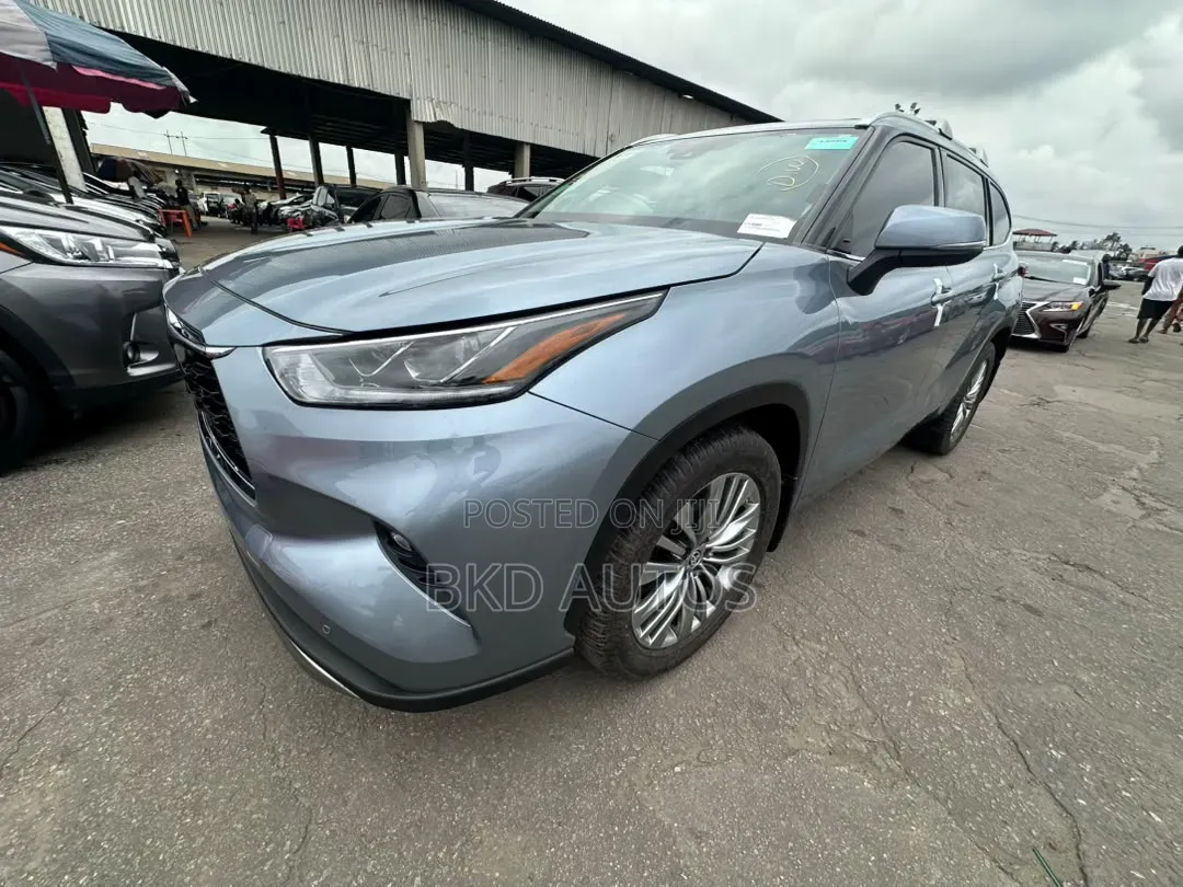 Toyota Highlander Platinum 2022 Blue