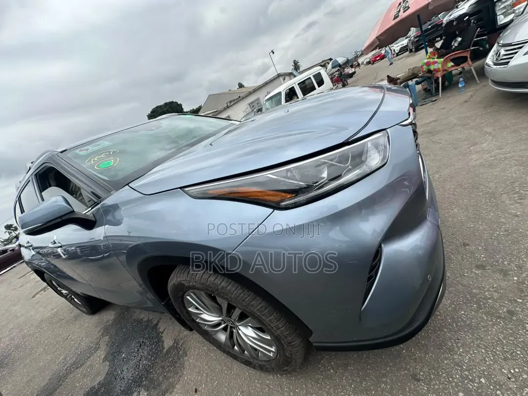 Toyota Highlander Platinum 2022 Blue
