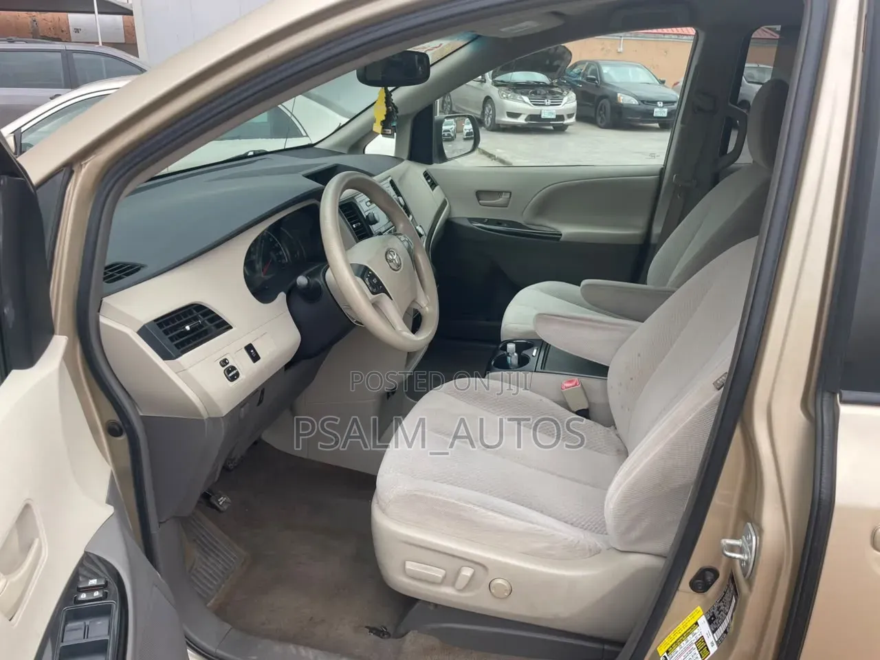 Toyota Sienna 2012 Gold