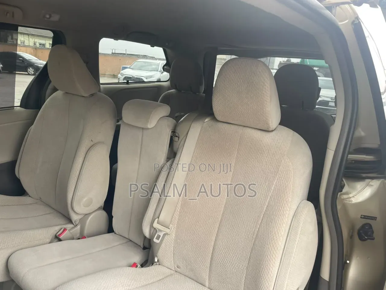 Toyota Sienna 2012 Gold