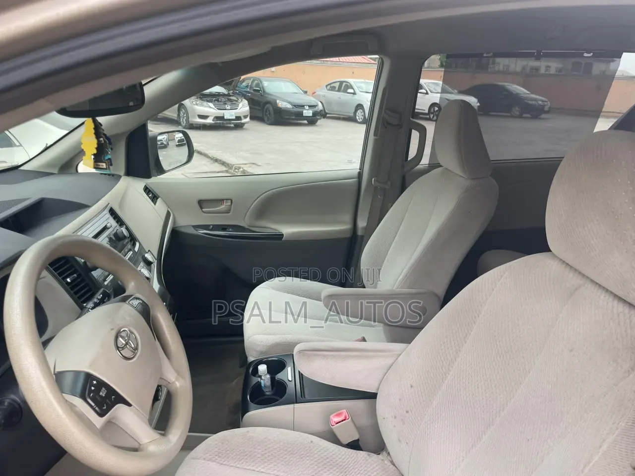 Toyota Sienna 2012 Gold