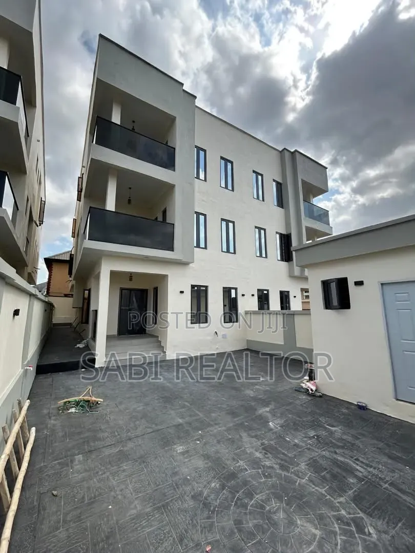 Furnished 5bdrm Duplex in Magodo Phase 1 for sale