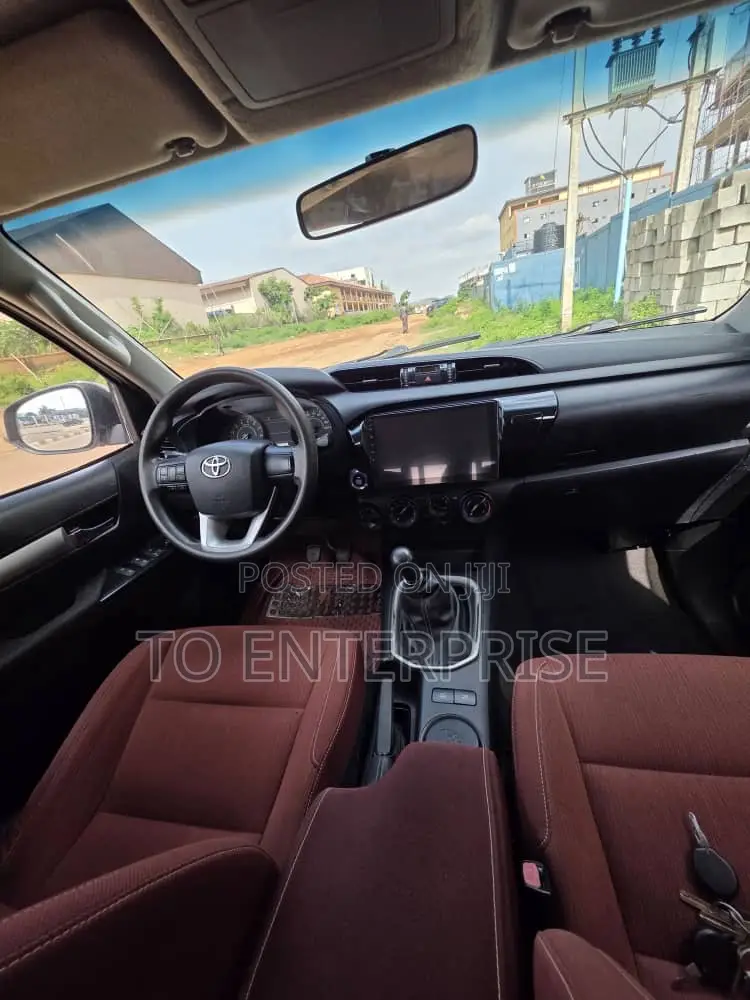 Toyota Hilux 2019 White