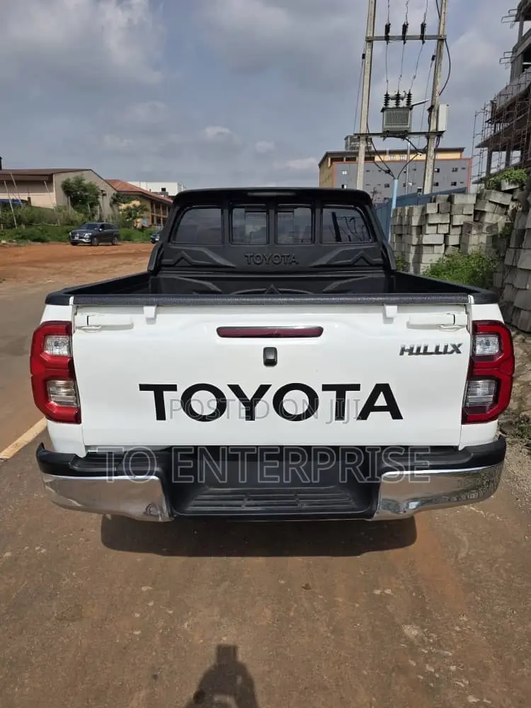 Toyota Hilux 2019 White