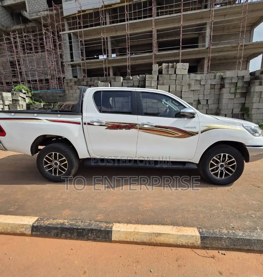 Toyota Hilux 2019 White