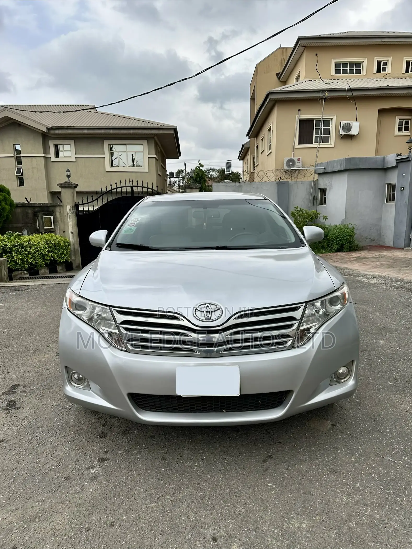 Toyota Venza LE 2011 Silver