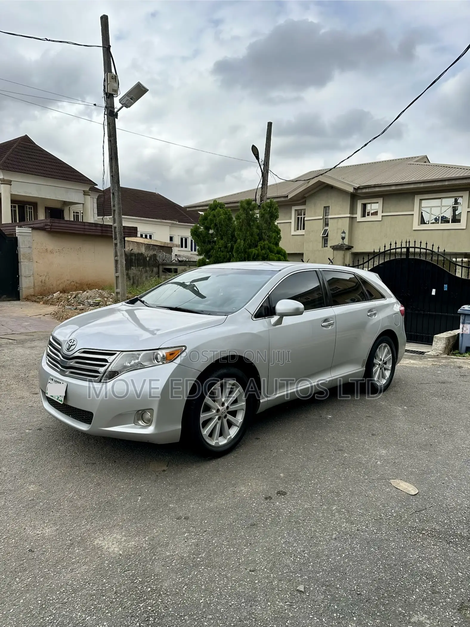 Toyota Venza LE 2011 Silver