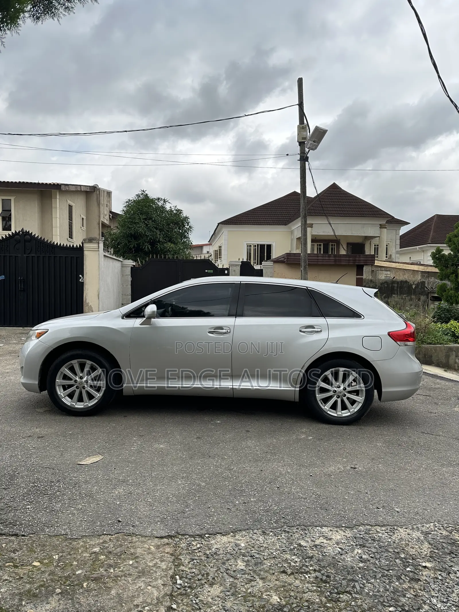 Toyota Venza LE 2011 Silver