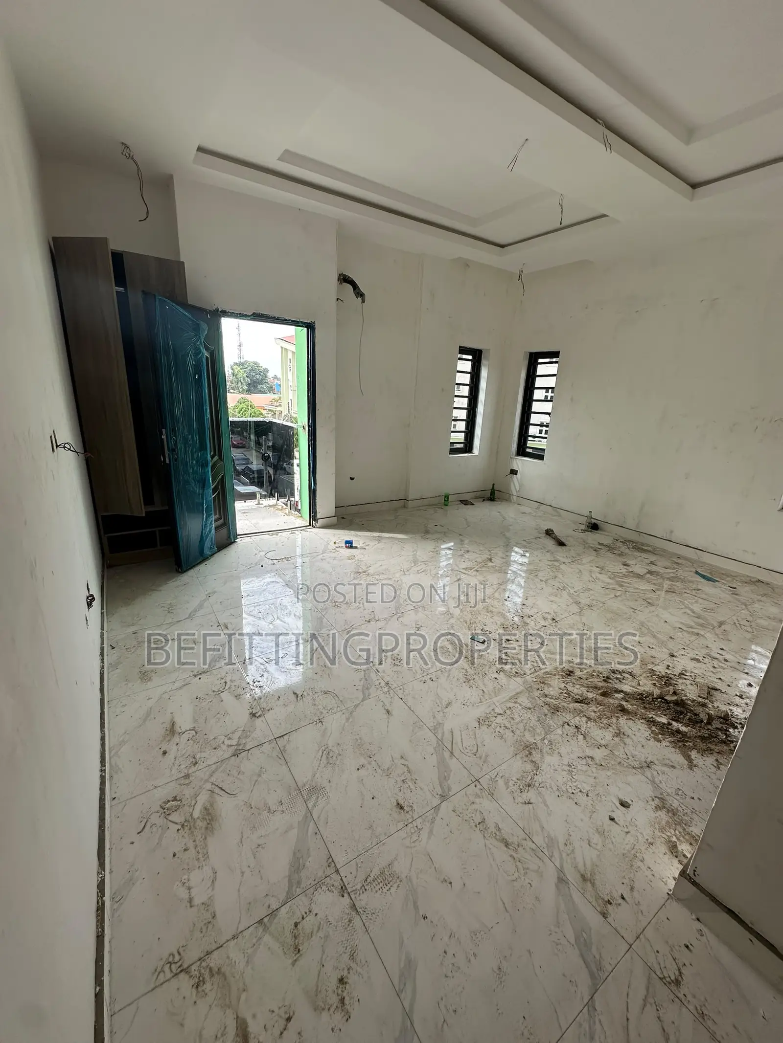 3bdrm Apartment in Yaba for sale