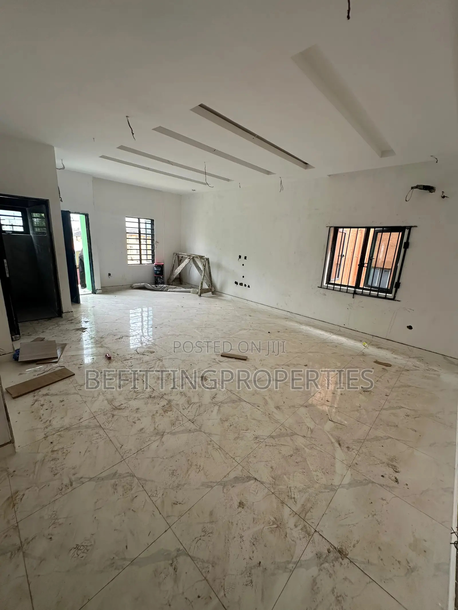 3bdrm Apartment in Yaba for sale
