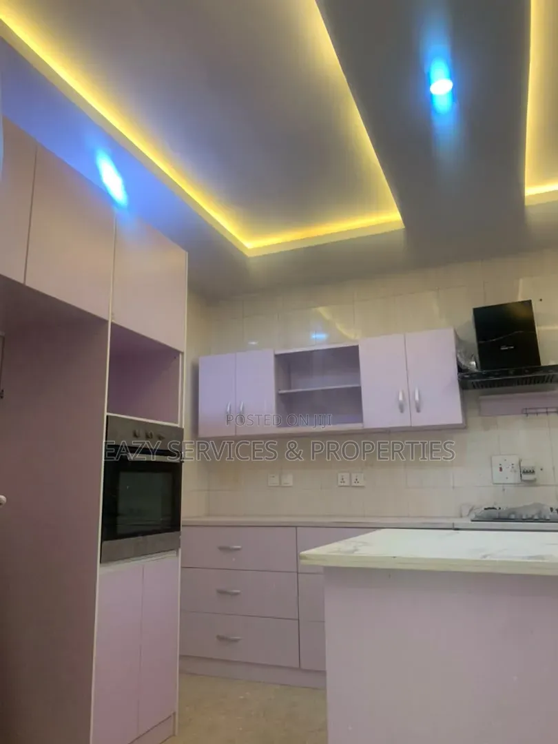 3bdrm Apartment in Lekki Phase One for rent