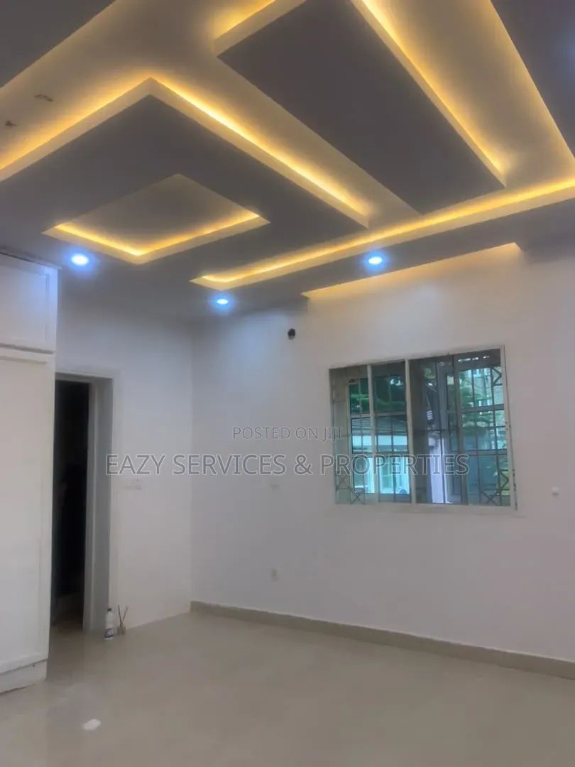 3bdrm Apartment in Lekki Phase One for rent