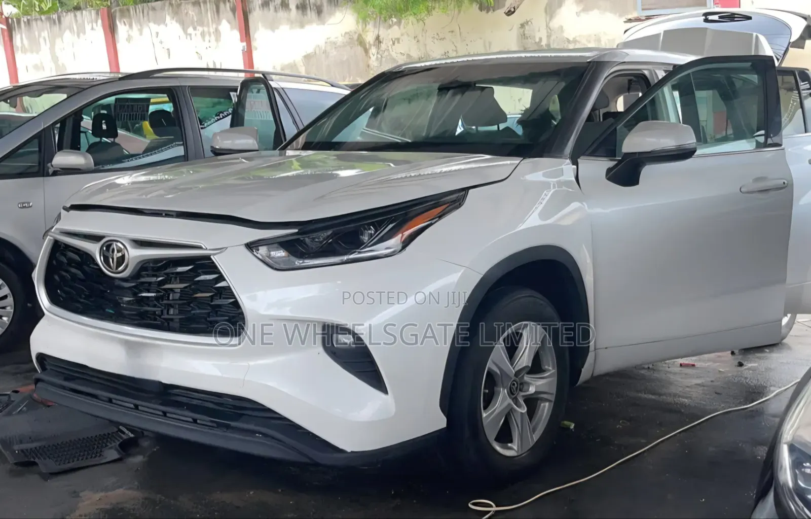 Toyota Highlander LE 2021 White