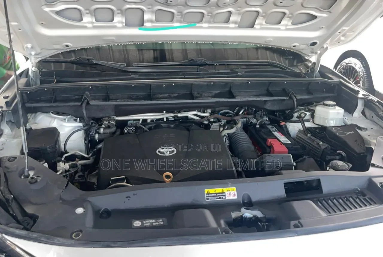 Toyota Highlander LE 2021 White
