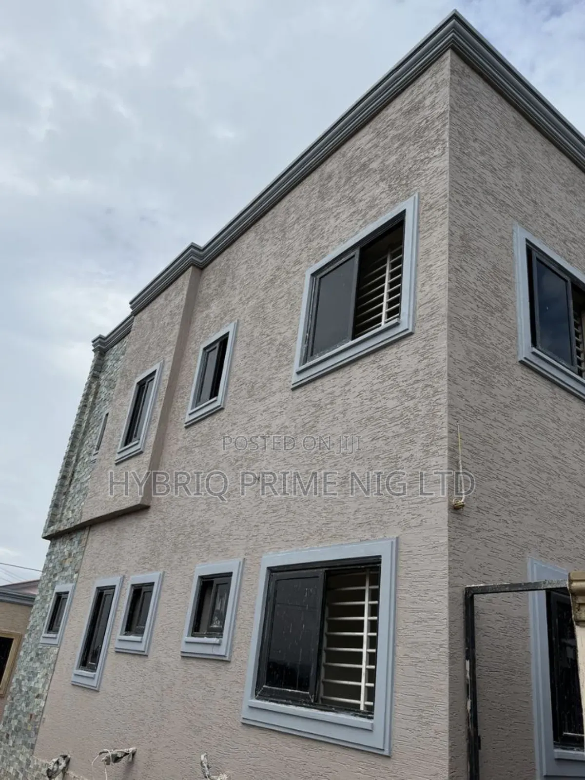 Modern House Gravitex Design