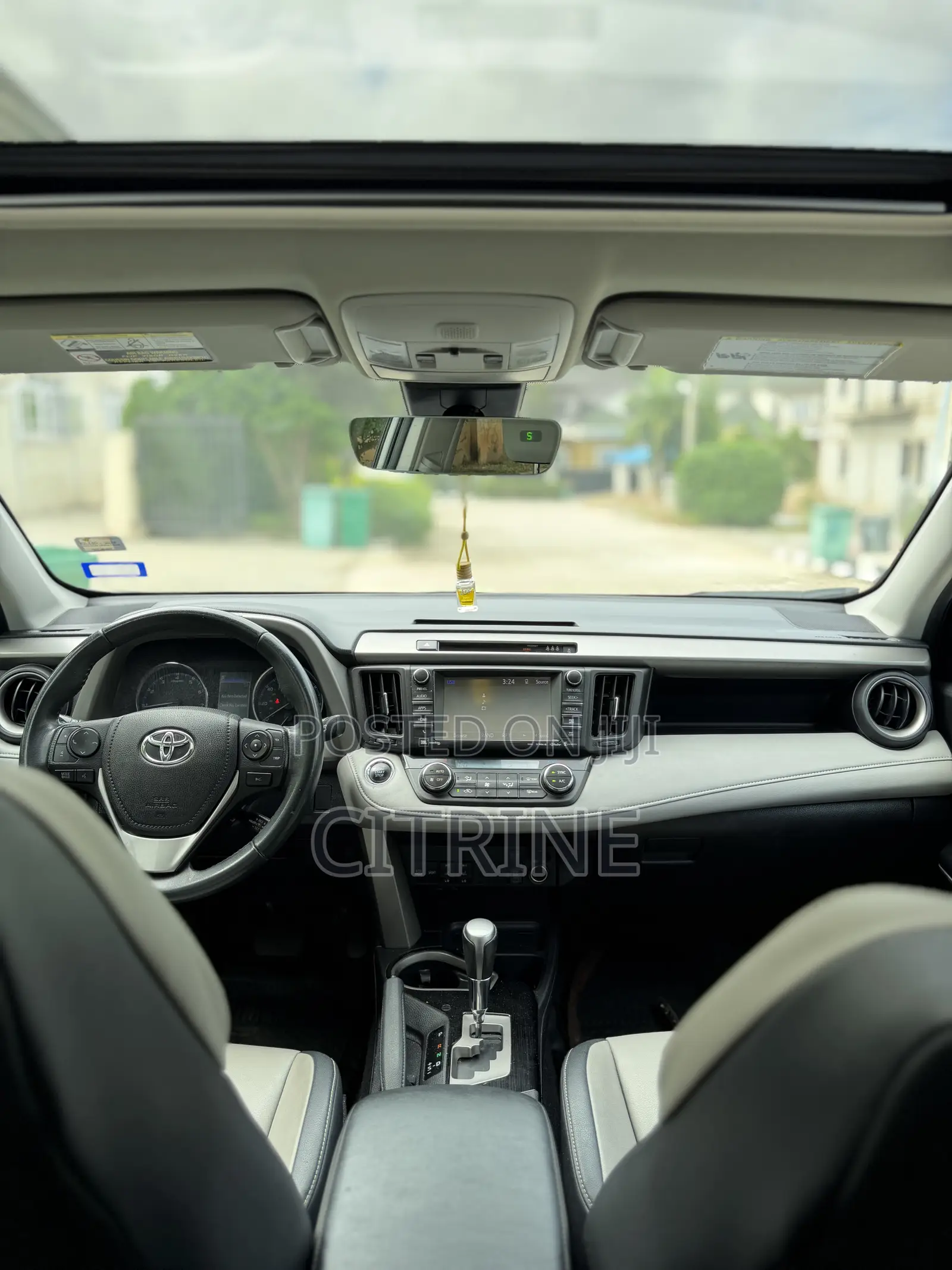 Toyota RAV4 Limited 4dr SUV (2.5L 4cyl 6A) 2018 Silver