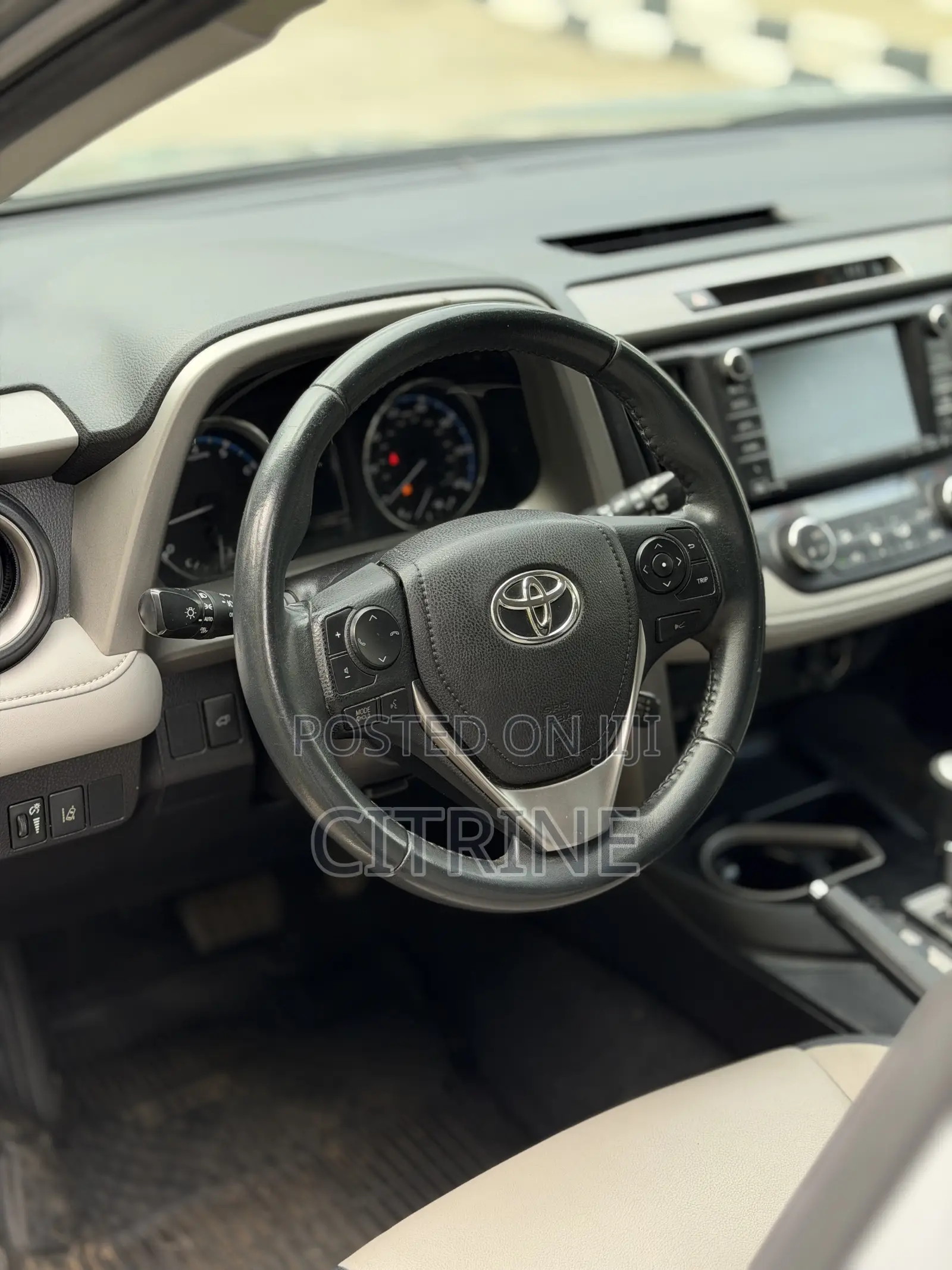 Toyota RAV4 Limited 4dr SUV (2.5L 4cyl 6A) 2018 Silver