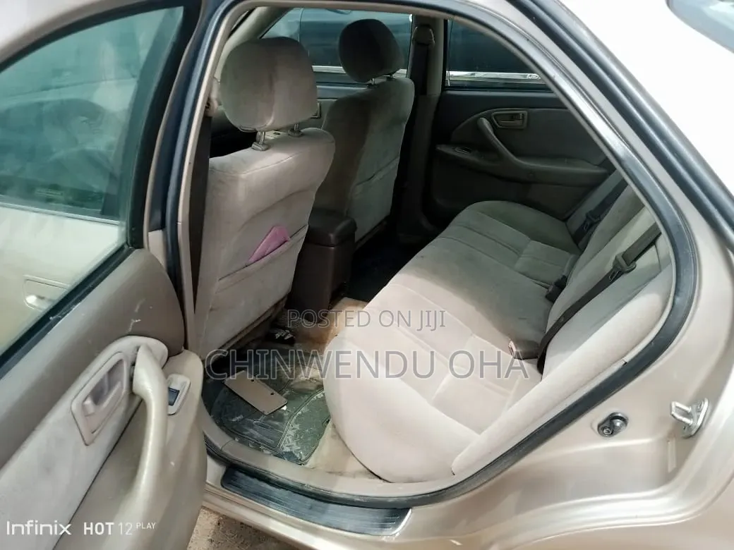 Toyota Camry 2000 Gold