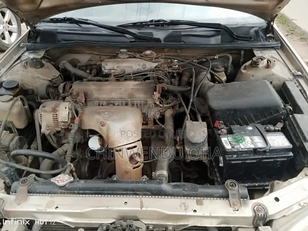 Toyota Camry 2000 Gold
