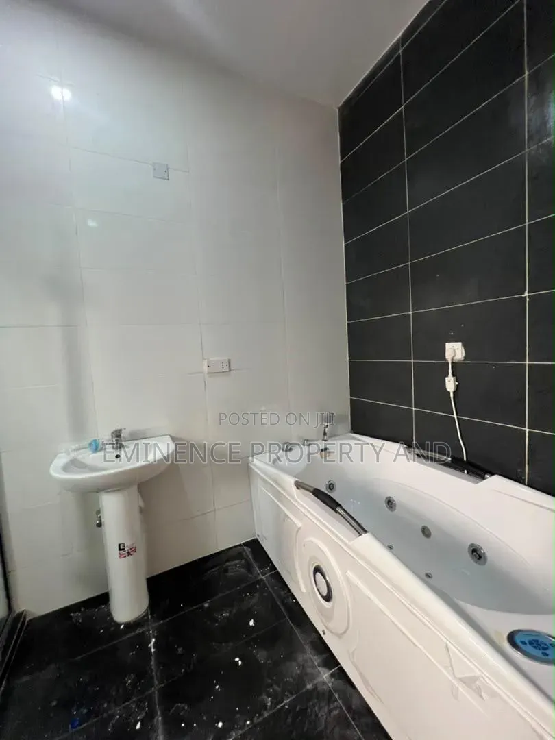 3bdrm Duplex in Lekki Expressway for rent