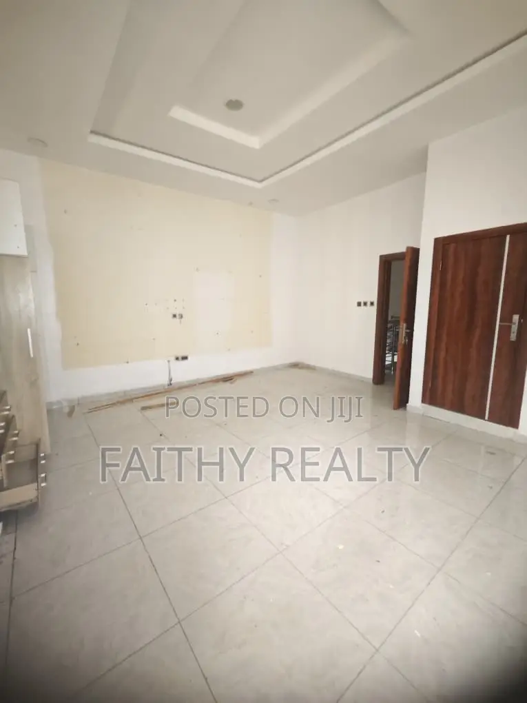 4bdrm Duplex in Vgc for rent
