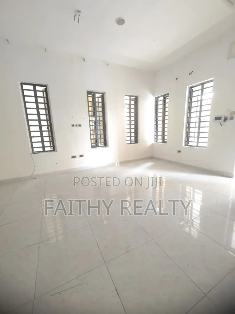 4bdrm Duplex in Vgc for rent
