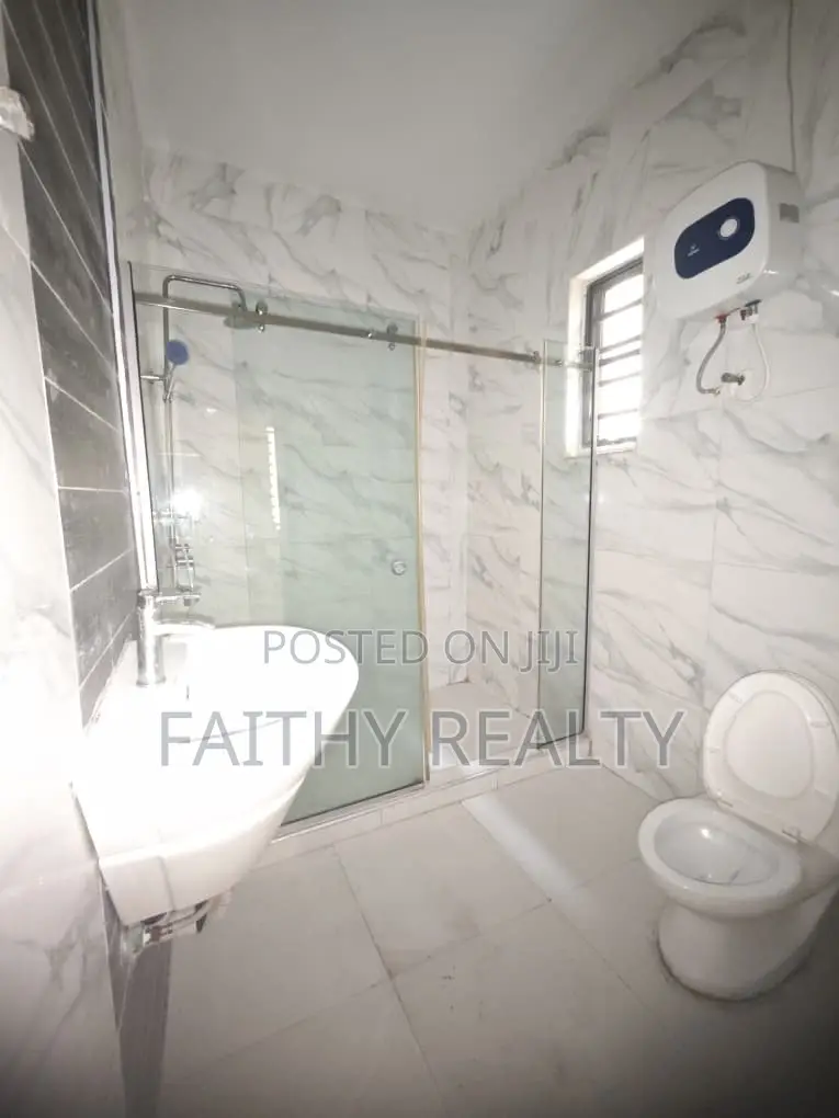 4bdrm Duplex in Vgc for rent