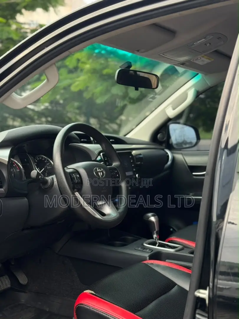 Toyota Hilux 2020 Black