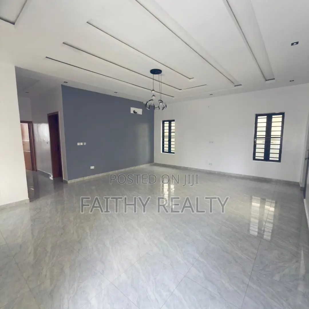 5bdrm Duplex in Ikota for rent