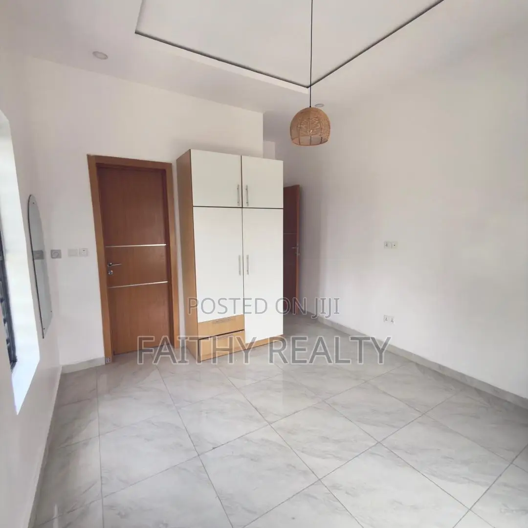 5bdrm Duplex in Ikota for rent
