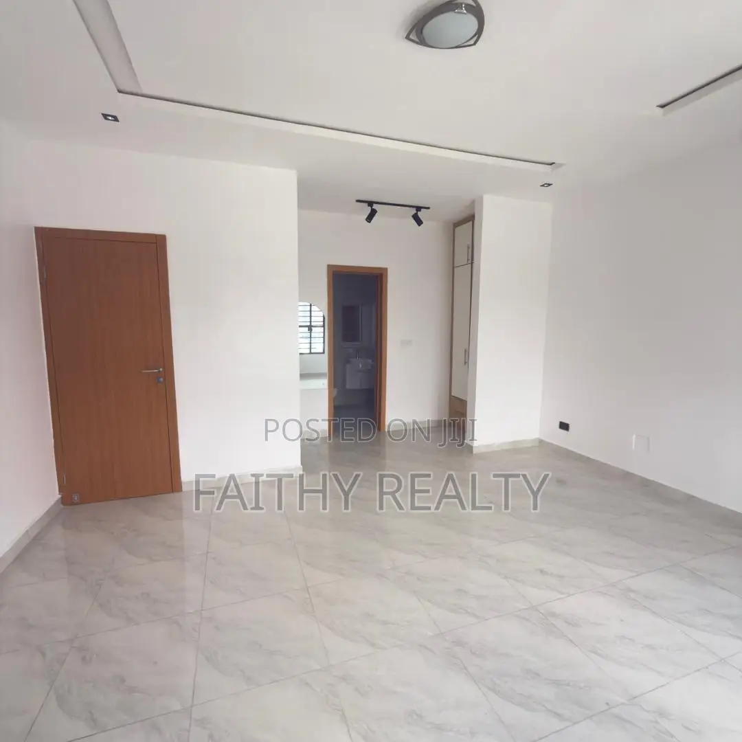 5bdrm Duplex in Ikota for rent