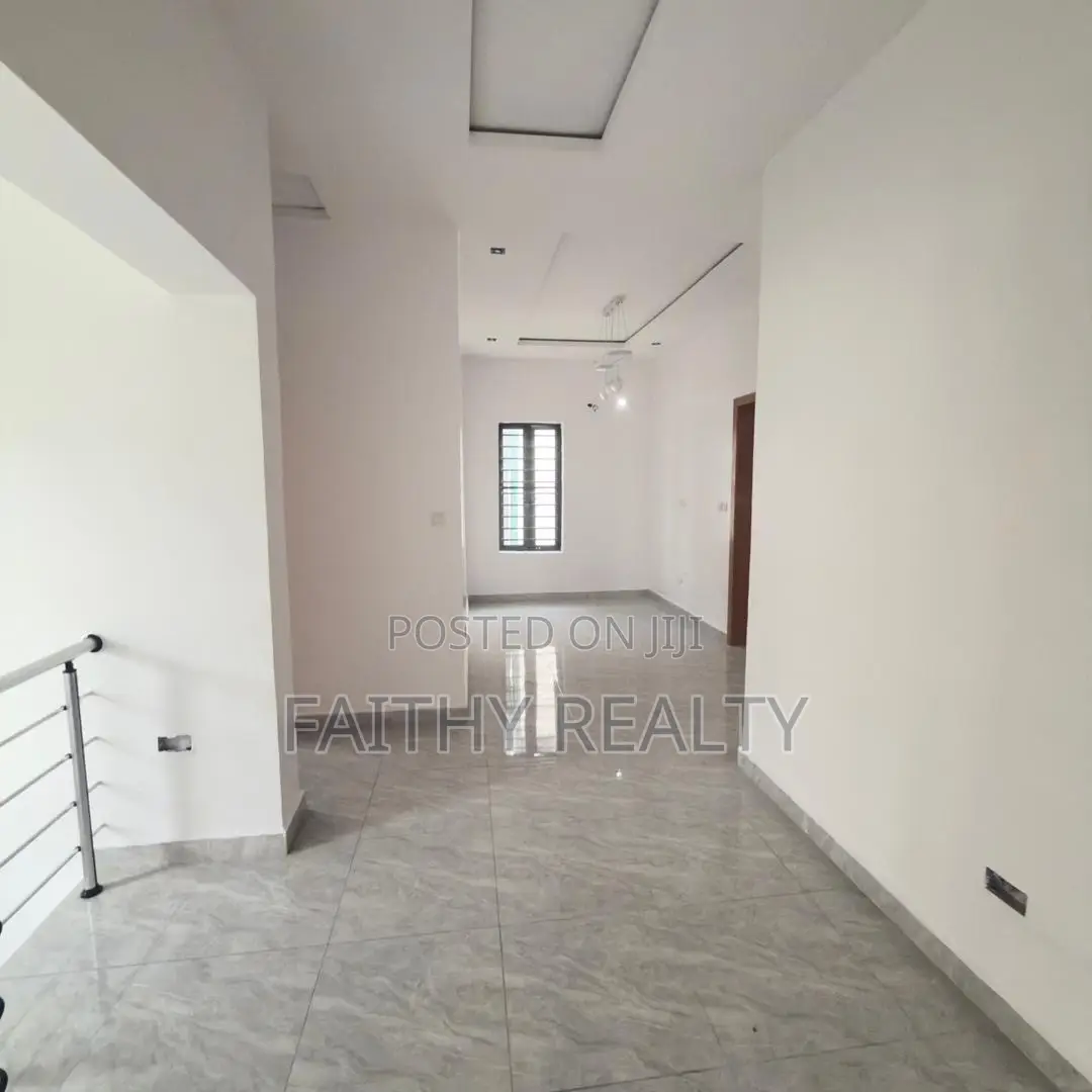 5bdrm Duplex in Ikota for rent