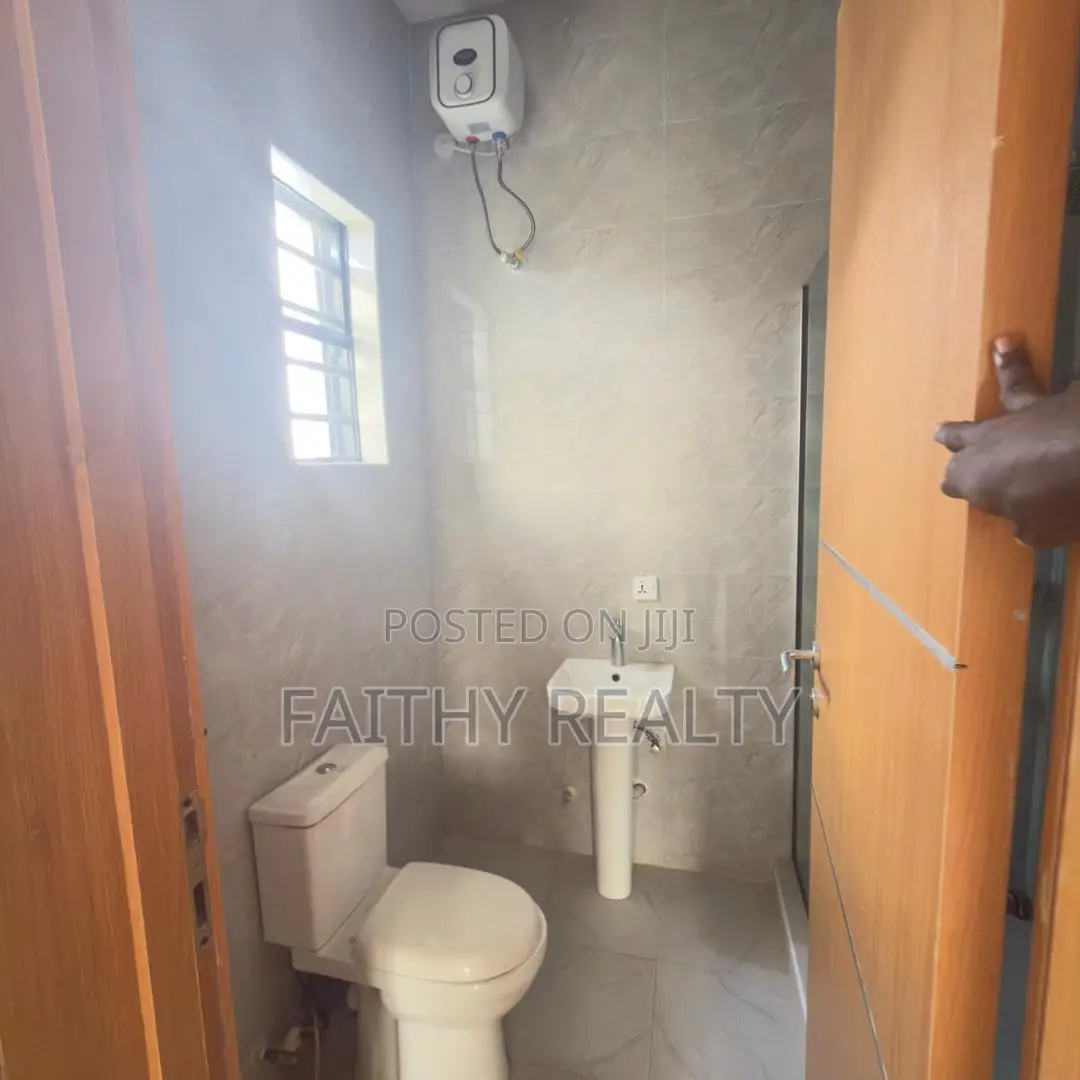 5bdrm Duplex in Ikota for rent