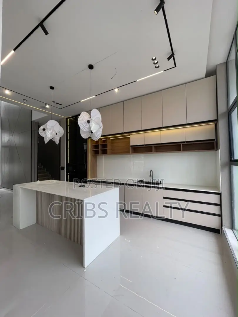 6bdrm Duplex in Osapa london for sale