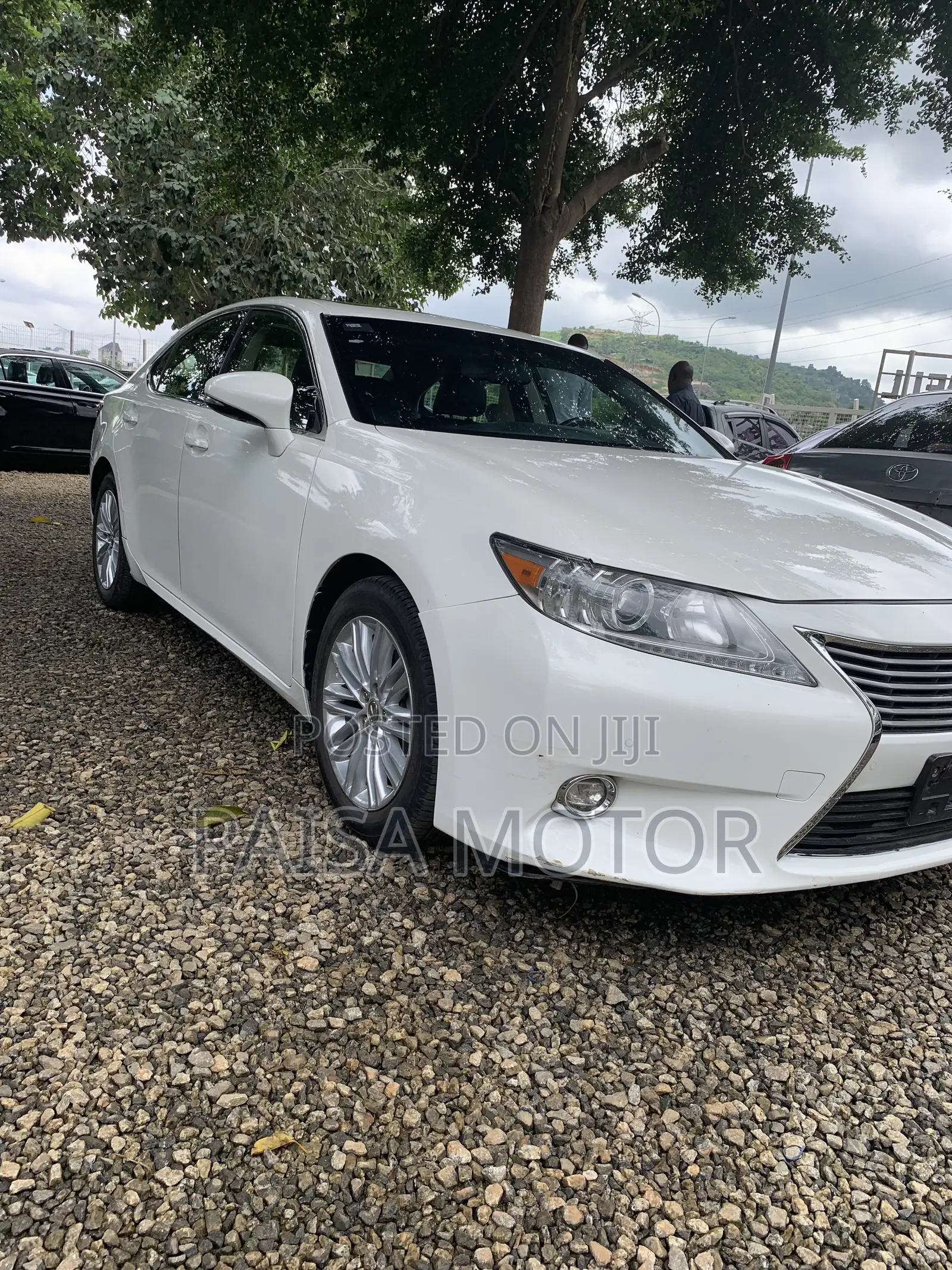 Lexus ES 350 FWD 2015 White