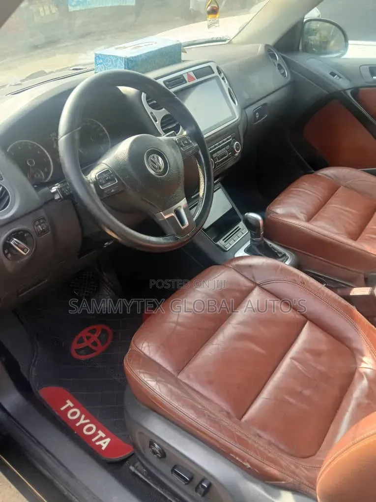 Volkswagen Tiguan 2010 Black